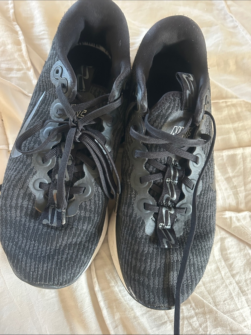 Nike Women’s Nike Motiva Black Athletic Walking Sneakers